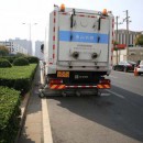 兩臺(tái)重型道路污染清除車(chē)亮相鄭州，路面像新鋪的